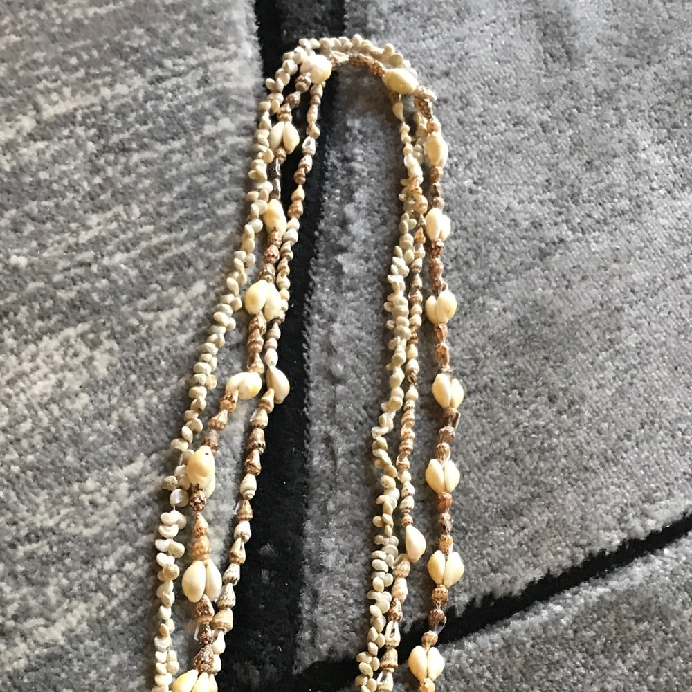 Layered shell necklaces - Picture 3 of 3